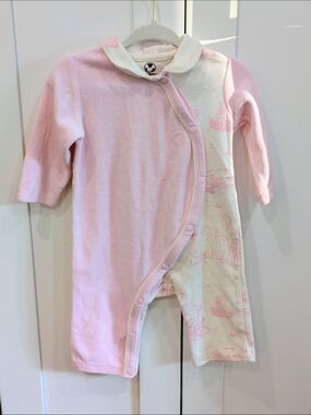 Vintage Disney Classic Winnie The Pooh Pink and Cream Infant Footless Romper